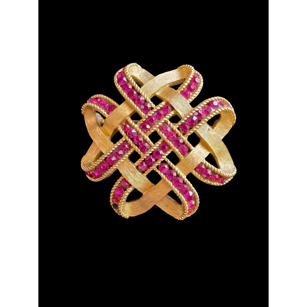 Trifari Pink Fuchsia Woven Knot Textured Gold Tone Brooch Vintage Signed